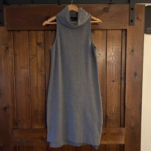 Sleeveless grey tunic dress